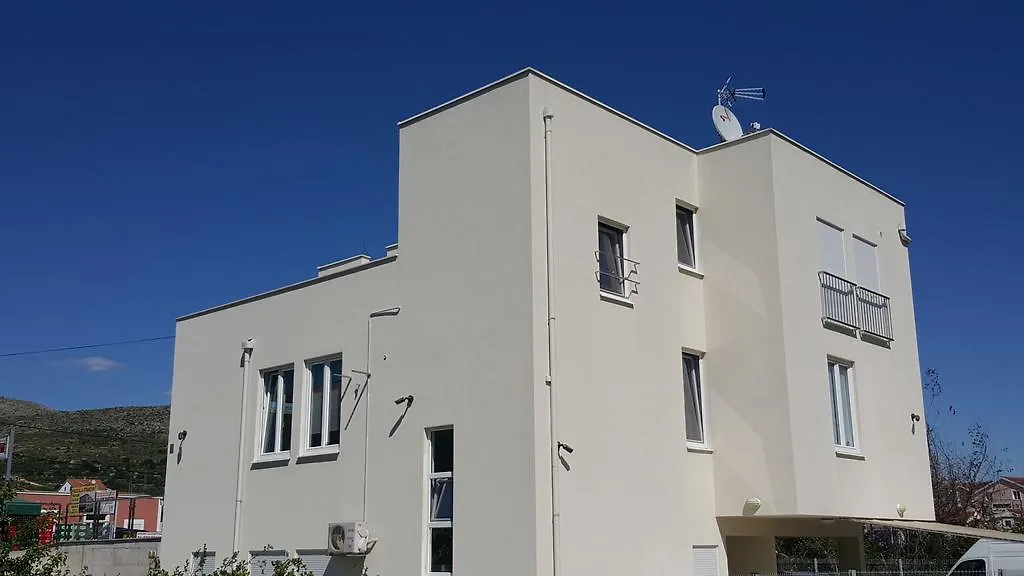 Charm Apartments And Rooms Traù 0*,  Croazia