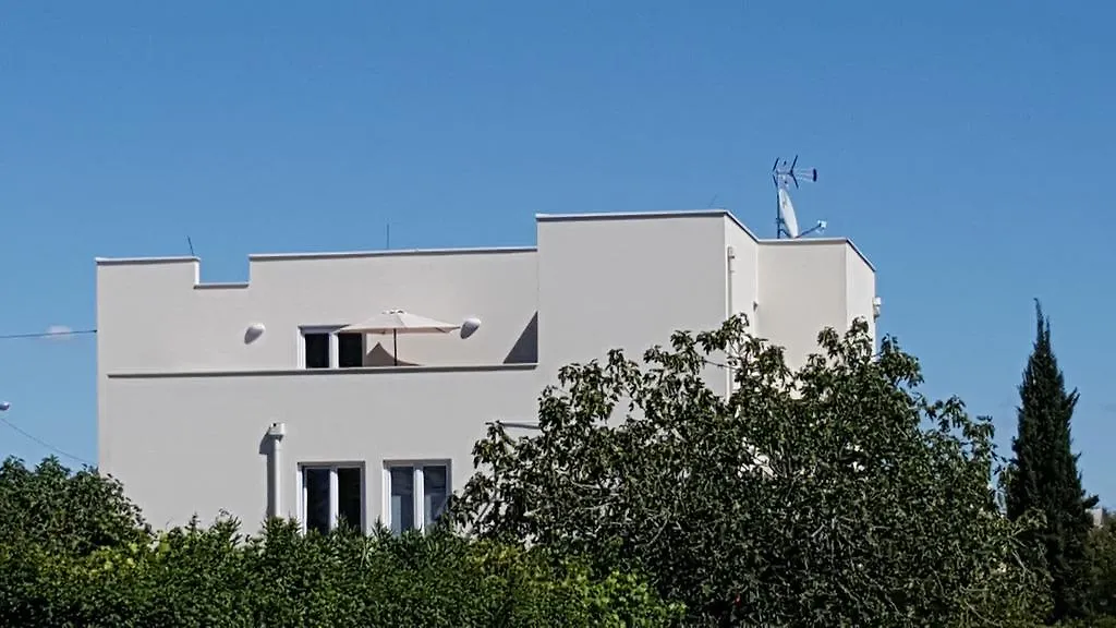 Charm Apartments And Rooms Traù